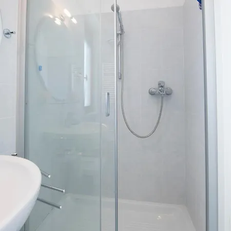 Apartamento 279- Casa Maria Grazia, Nel Centro Di Sestri, 10 Minuti A Piedi Dalla Baia Del Silenzio *